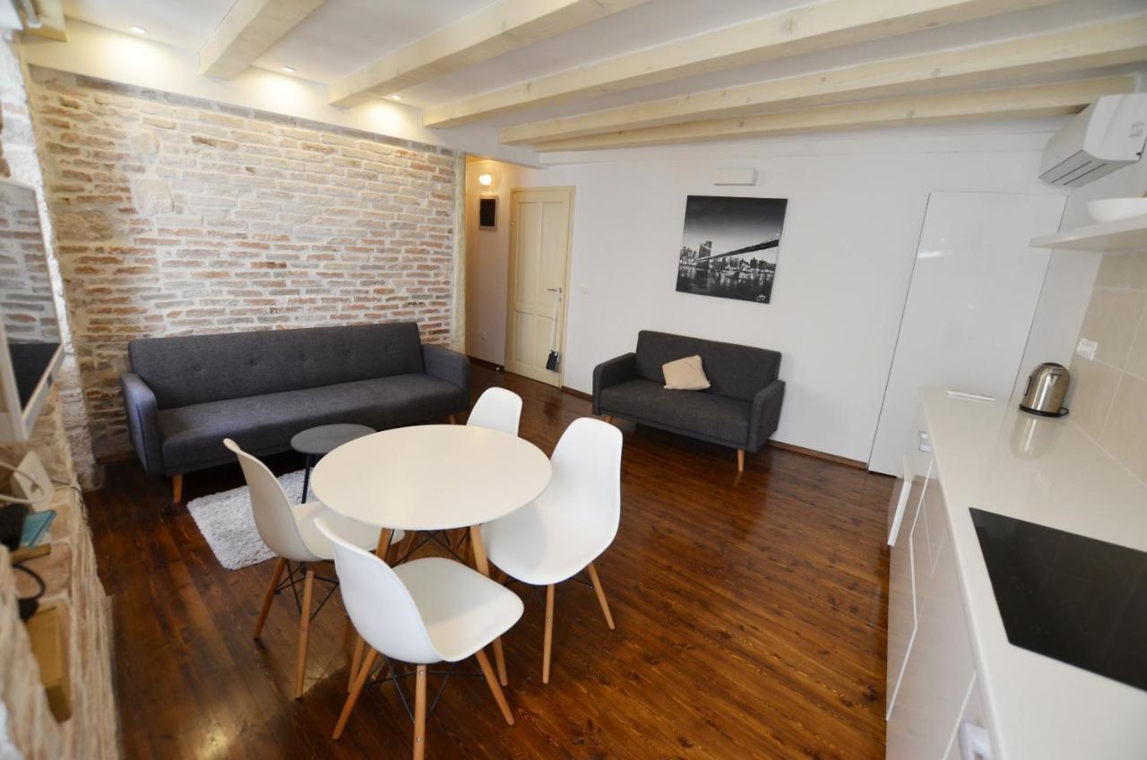 Grisia Apartments Ровинь Экстерьер фото