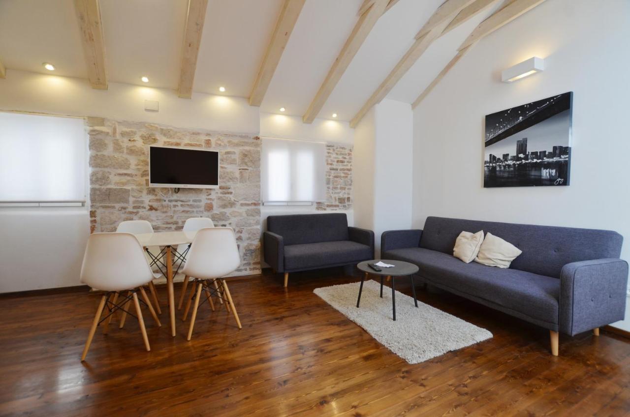 Grisia Apartments Ровинь Экстерьер фото