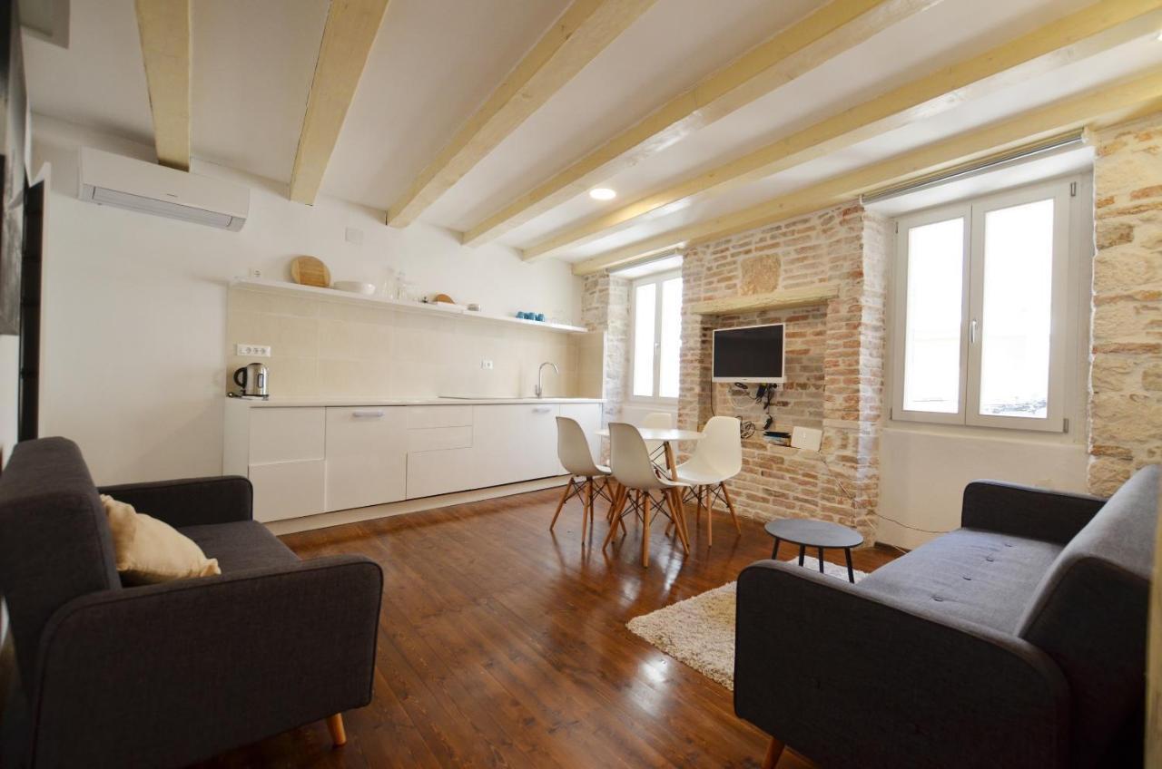 Grisia Apartments Ровинь Экстерьер фото