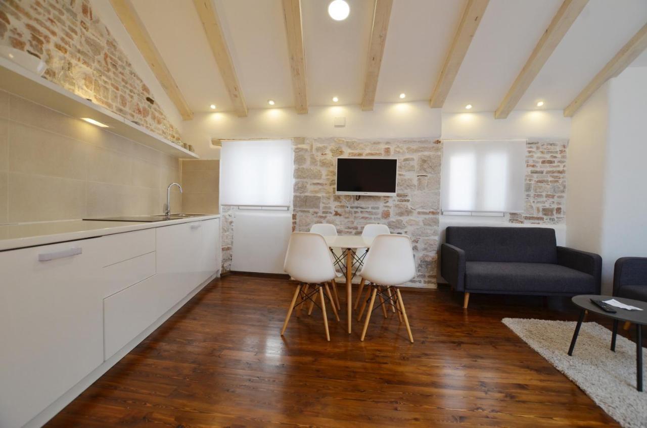 Grisia Apartments Ровинь Экстерьер фото