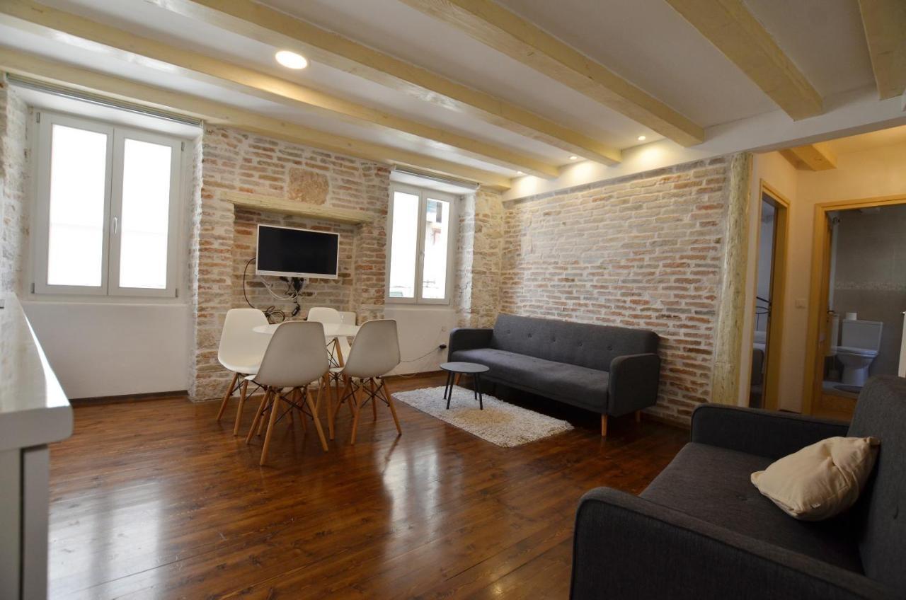 Grisia Apartments Ровинь Экстерьер фото
